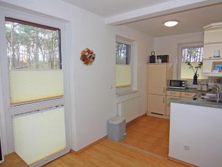 Einladendes Ferienhaus mit Garten - Trassenheide - 1