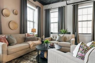 A Luxury Urban 1BR Queen Bed-Parking - Heart of Historic Germantown - Temple & LaSalle -106- Stay Long Term! - 0