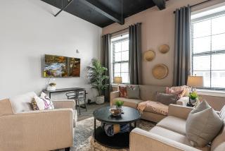 A Luxury Urban 1BR Queen Bed-Parking - Heart of Historic Germantown - Temple & LaSalle -106- Stay Long Term! - 6