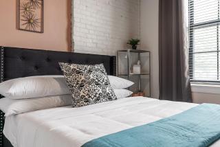 A Luxury Urban 1BR Queen Bed-Parking - Heart of Historic Germantown - Temple & LaSalle -106- Stay Long Term! - Philadelphia - 1