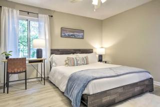 Charming Three Bedroom Home with King Bed and Fire Pit - Raleigh - 1