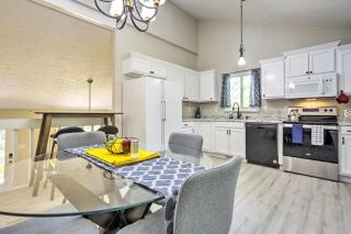 Charming Three Bedroom Home with King Bed and Fire Pit - Raleigh - 3