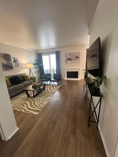 Beverly Hills City Vibe 1 br Apt w Parking 324 - 0