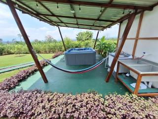 Arenal Nephelium Country Home, Refugio rural con piscina, jacuzzi y balcón con hermosas vistas al Volcán Arenal, en una finca privada - Fortuna - 2