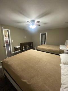 Red Cabin Sleep 16 - 9