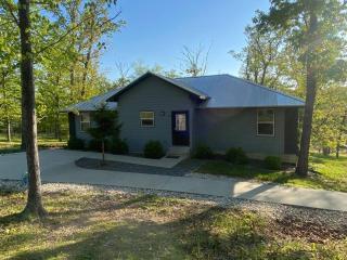 Grey Cabin Sleep 16- free VIP! - Lake Ozark - 0