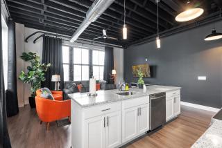 Luxury Urban 1BR King Bed-Parking - Heart of Historic Germantown - Temple & LaSalle -105- Stay Long Term! - Philadelphia - 4