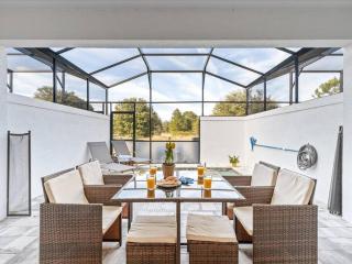 Your Next IG Post: Luxury Modern Home Close to All - Orlando - 0