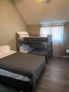 LOZ Paradise Sleep 12-Bachelor/Bachelorette Party! - Lake Ozark - 3