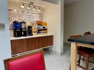 Holiday Inn Express & Suites Sulphur - Lake Charles by IHG - Sulphur - 4