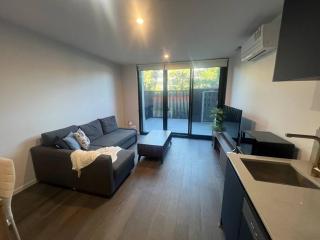 CBD - Pool - Sleeps 4 - Parking - Canberra - 4