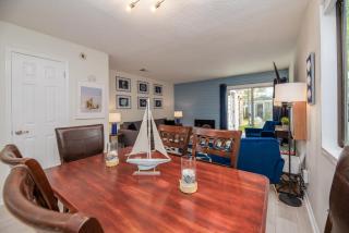 Jax Vacations 1/2 Mile to Beach, 2 bedroom townhome pet friendly - Jacksonville Beach - 3