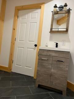 Lovely Muskoka Waterfront Cottage-Hot tub & Sauna! - 1