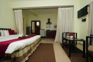Four Seasons Guesthouse - 2
