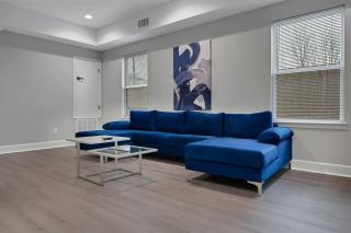 Friends & Family 6 bedrooms 8 beds 4 bath Sleeps 12 - 8