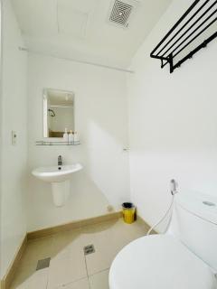 * *D2 Central Location Condo - Iloilo - 4