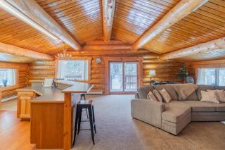Tucked Away Timber Upper Suite - Fairbanks - 0