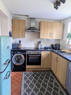 Charming coastal cottage - pet friendly! - 4