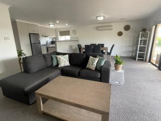 Yass Valley Stays - Convenient & Comfortable - 4