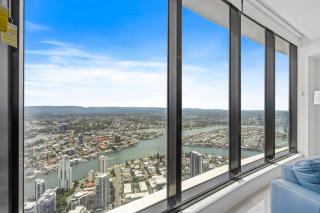 Luxe Canal View APT in Surfers Steps from the Sea - Gold Coast - 6