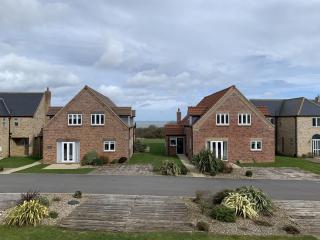 Sea Urchins Cottage at The Bay Filey, sleeps 4-5, 2 dogs welcome for free too - Filey - 2