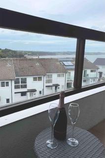 Stylish Saundersfoot 2-Bed Seaview Apartment, Balcony & Parking - Pembrokeshire - 6