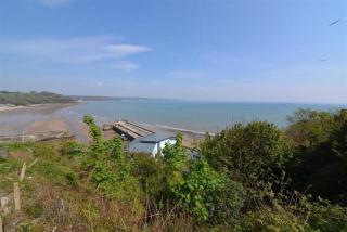 Stylish Saundersfoot Top Floor 2-Bed Seaview Apartment, Balcony & Parking - 3