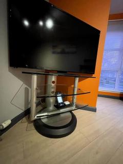 Cosy Beachside Apartment With Quick City Access - 3