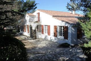 Charming villa with superb swimming pool and standing view - 7