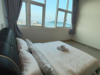 Invincible Seaview Vacation Condo 3R3B 8Pax - Bayan Lepas - 1