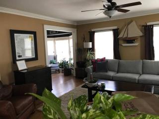 Beautiful Luxury Suite A of Shorewood Home - Shorewood - 1