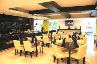 Bonnet Hotel Surabaya - Surabaya - 2