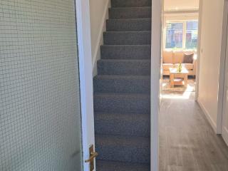 Cozy, Charming 3-Bedroom Home in Chester- Free Parking- Sleeps Up To 6 - Chester - 3