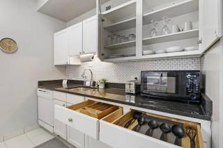 2BR Sunny Apartment in Hyde Park - Windermere 211 - Chicago - 6