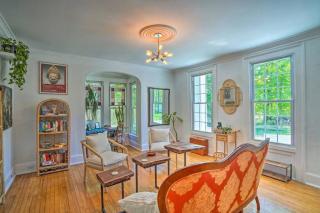 Eclectic Troy Retreat & Hot Tub! - Troy - 0