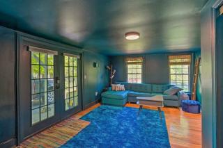 Eclectic Troy Retreat & Hot Tub! - Troy - 7