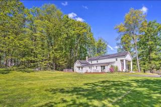 Eclectic Troy Retreat & Hot Tub! - Troy - 2