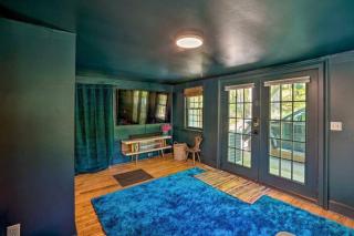 Eclectic Troy Retreat & Hot Tub! - Troy - 1