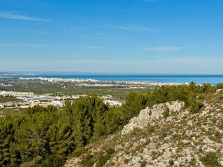Mountaintop Retreat with Panoramic Views Near Oliva & Beaches - 2