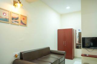 AC Queen Room Near Wipro Circle Gachibowli - 6