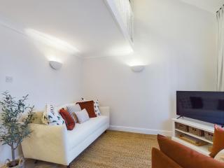 “The Sleepers Cottage” 2-6 people w/ free parking - 6