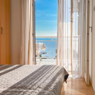 Seaside Apartments and Rooms - Baška Voda - 2
