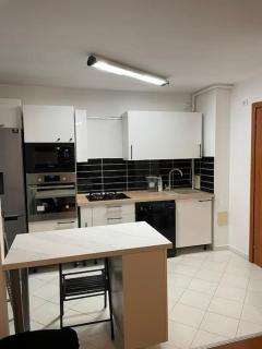 3 Rooms Apartment - Bucharest - 3