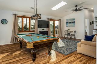 Cozy Family Getaway home - 1