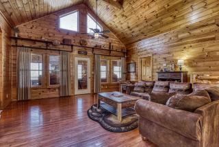 Hillbilly Hylton, Hot Tub, 1089 FREE tickets each paid day, Dollywood and More - Sevierville - 9