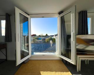 Seascape - Stylish Modern apartment - Barton on Sea - 5