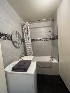 Appartement 12 min Paris - Parking Privé Gratuit - Wifi - Netflix - Balcon - Enghien-les-Bains - 4