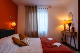 Appartement Standing piscine intérieur privatisée . - 4