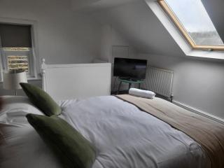Nice 2 bedroom (3 beds) house in Huddersfield - Lindley - 5