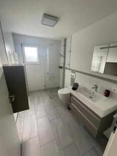 Moderne Souterrain Wohnung in zentraler Lage - 1